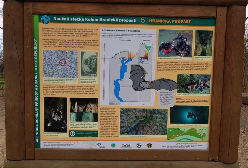 K Hranické propasti Národní přírodní rezervací Hůrkou