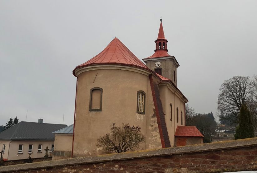 Kostel sv. Petra a Pavla v Českých Petrovicích