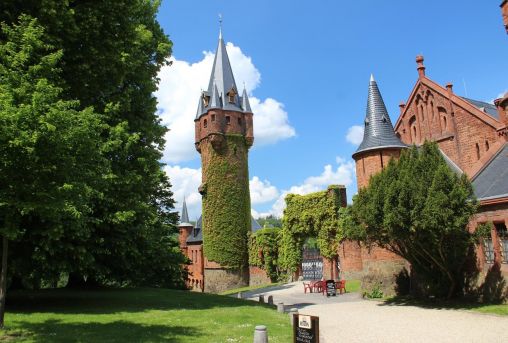Hodinová věž Červeného zámku v Hradci nad Moravicí