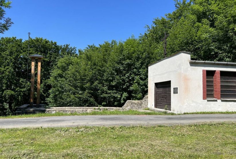 Husova kaple s Winklerovou zvonící v Ostravici
