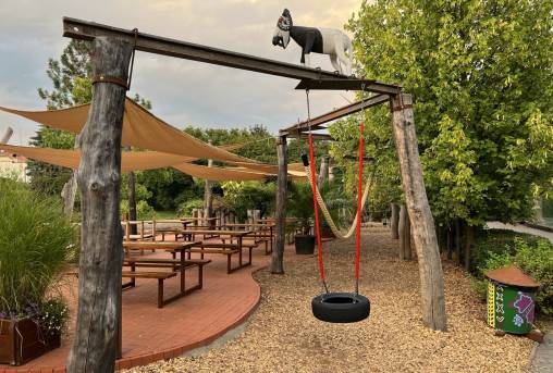 Dětské hřiště u Restaurantu Lemur v Safari Parku ve Dvoře Králové