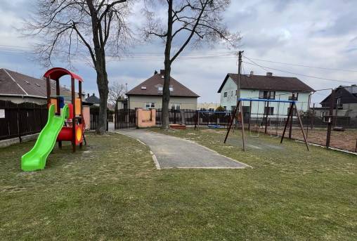 Dětské hřiště u fotbalového hřiště ve Skřipově