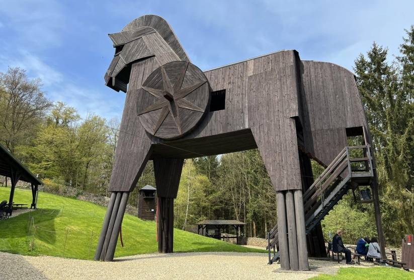 Trojský kůň v Bouzově (největší dřevěný kůň na světě)