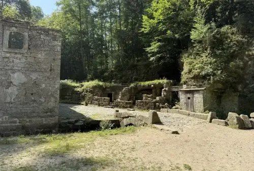 Zřícenina Dolského mlýna v Českém Švýcarsku