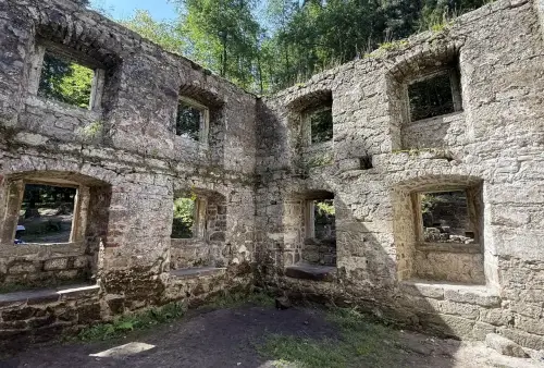Zřícenina Dolského mlýna v Českém Švýcarsku