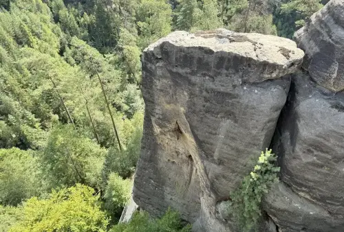 Zřícenina hradu Falkenštejn v Českém Švýcarsku - skalní masiv
