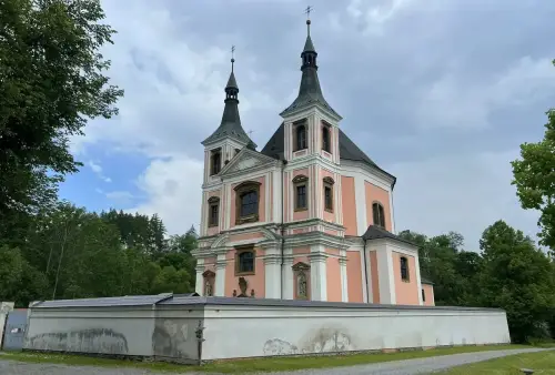 Kostel sv. Anny a sv. Jakuba Většího ve Staré Vodě