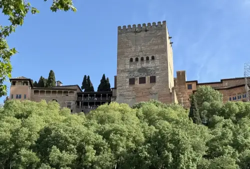 Andaluský klenot pevnost Alhambra v Granadě