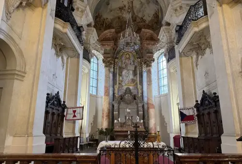Chrám sv. Mikuláše v Praze - oltář