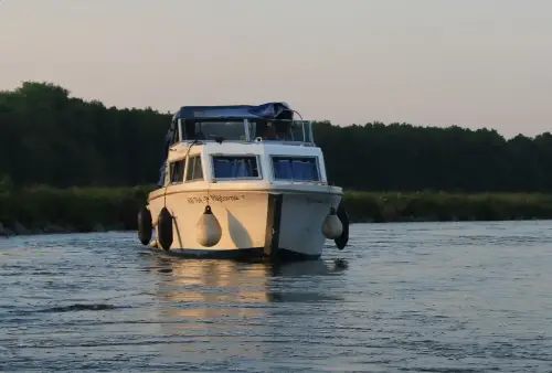Plavba po Baťově kanálu z Veselí nad Moravou do Skalice