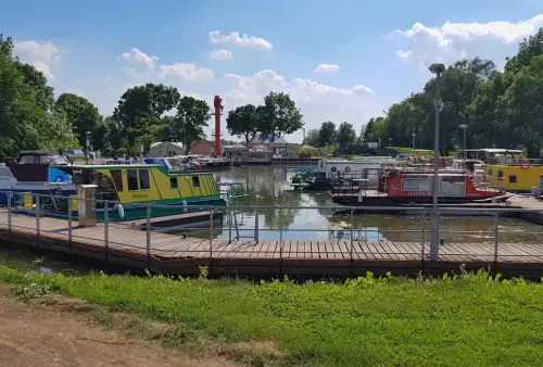 Plavba po Baťově kanálu z Veselí nad Moravou do Skalice - přístav Petrov