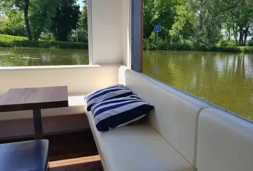 Plavba po Baťově kanálu z Veselí nad Moravou do Skalice - kavárna na vodě Petrov