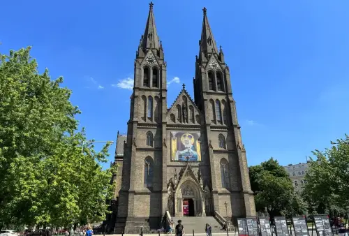 Kostel sv. Ludmily na náměstí Míru v Praze