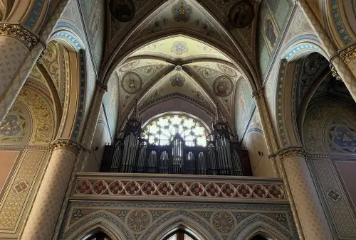 Kostel sv. Ludmily na náměstí Míru v Praze