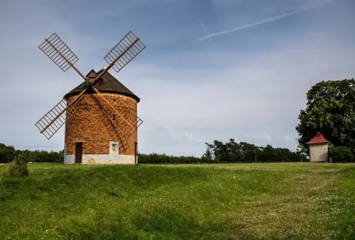 Větrný mlýn Chvalkovice