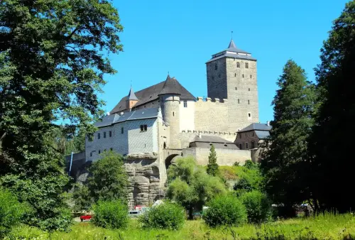 Českým rájem přes Máchalův mlýn na hrad Kost